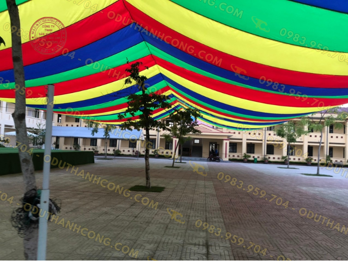 Dù che nắng sân trường Thành Công